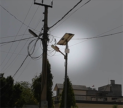 Power supply addressed with solar panels